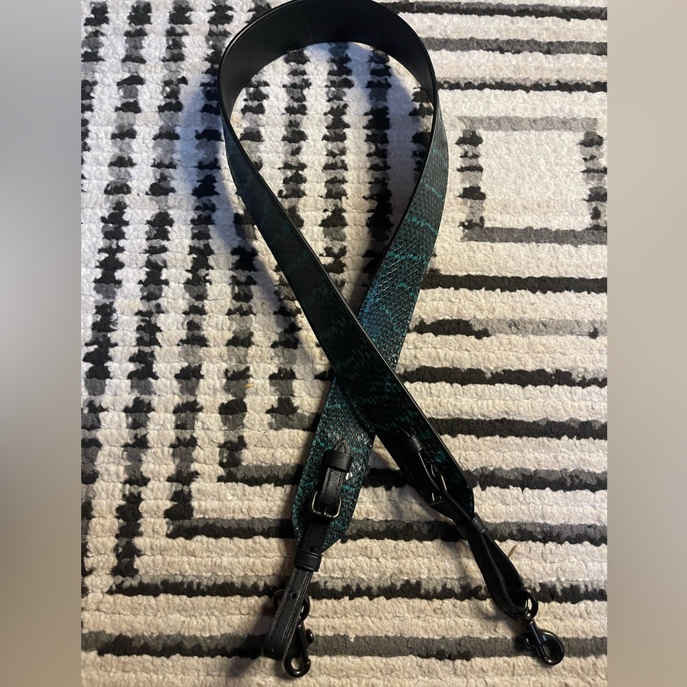 Coach snake skin leather novelty guitar strap in pine 89324 EUC